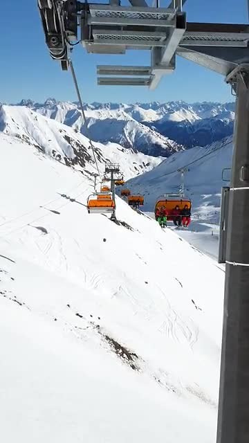 In de Flimsattelbahn ( lift nummer 3 van Ischgl naar Samnaun)