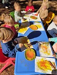 Verven met dennentakken