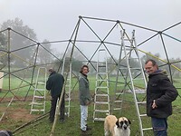 De dome wordt weer opgebouwd