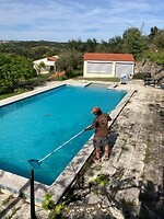 De poolboy is druk bezig