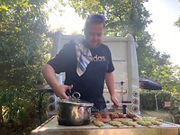 Jos was de bbq-baas tijdens ons 12,5 jaar feestje