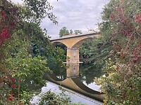 Bijzondere gespiegelde brug