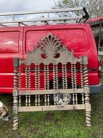 Het hoofdboard van het oude Portugese bed