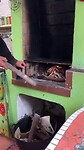Het aansteken van het open vuur in de keuken