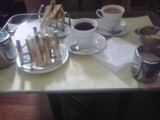 aan sterken met ontbijt op bed met alleen thee en toast.