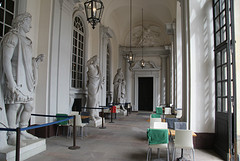 In het paleis