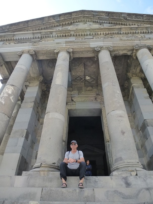 4 juni - Wim bij de Garni tempel
