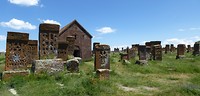 6 juni - het Noratus kerkhof met vele Khachkars (kruisstenen)