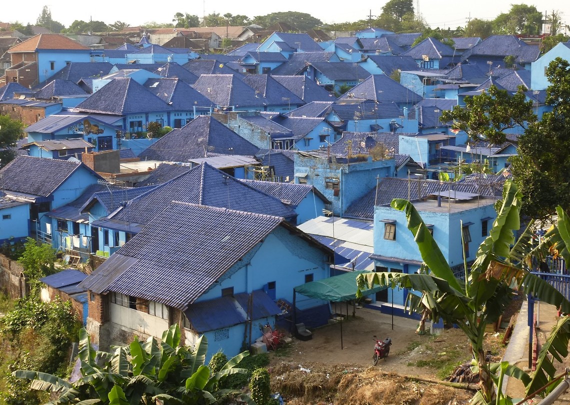 22 juli - de blauwe huizen in Malang