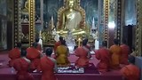 3 november - zingende monniken in de tempel van Pakse