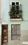 Wat doen we met de plantjes? Op het balkon natuurlijk.