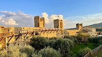 The wall Monteriggioni