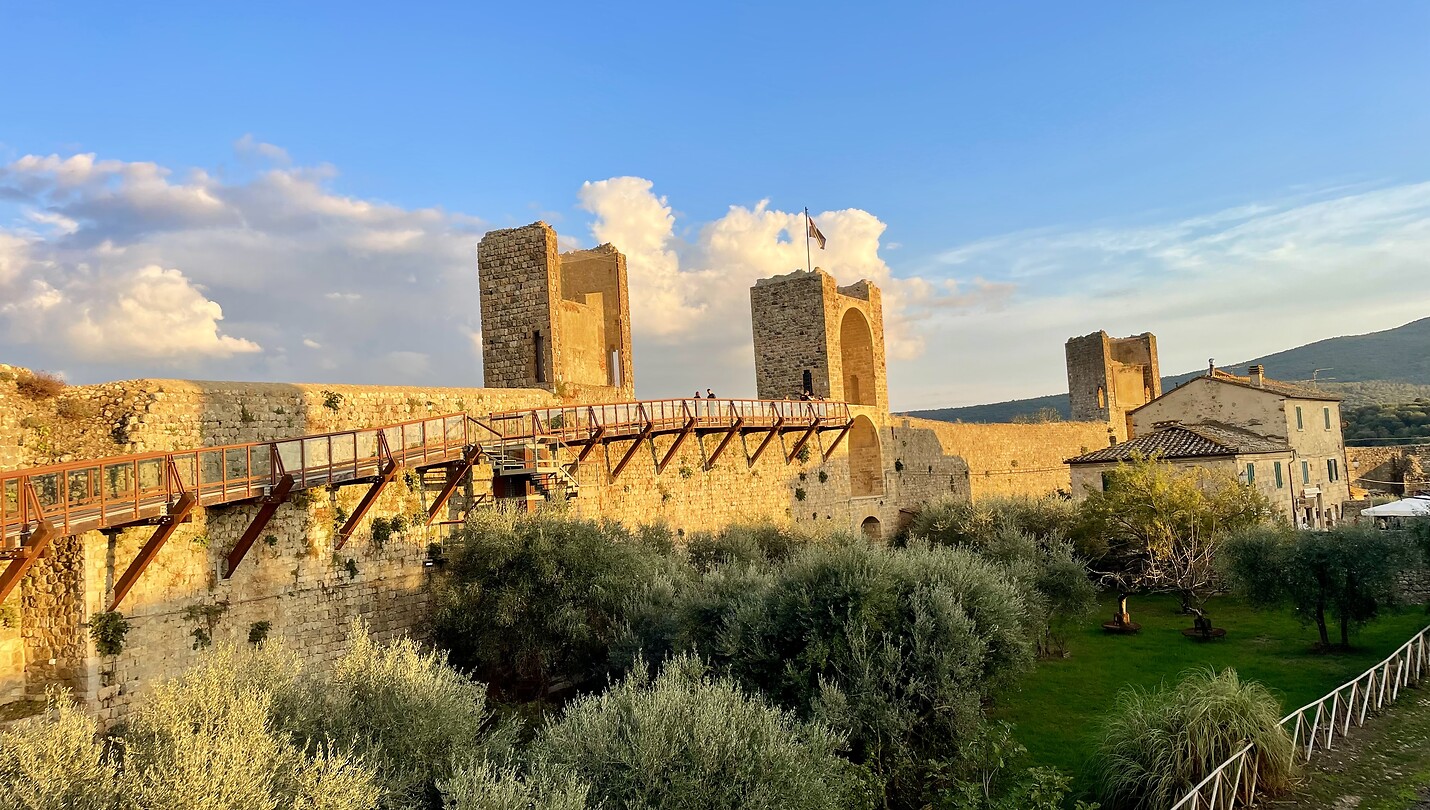 The wall Monteriggioni