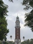 Klokkentoren geschonken door Engeland
