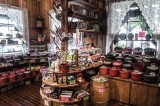 08-09-2015 - Sweeteness shop in Winthrop