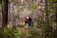 Kabouter fotografeert paddenstoel