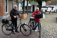 De een neemt de hond mee, de ander de kat