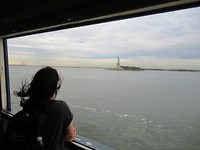 Op de ferry langs het Vrijheidsbeeld