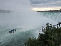 Vanaf de Canadese kant, middenin Horseshoe Fall