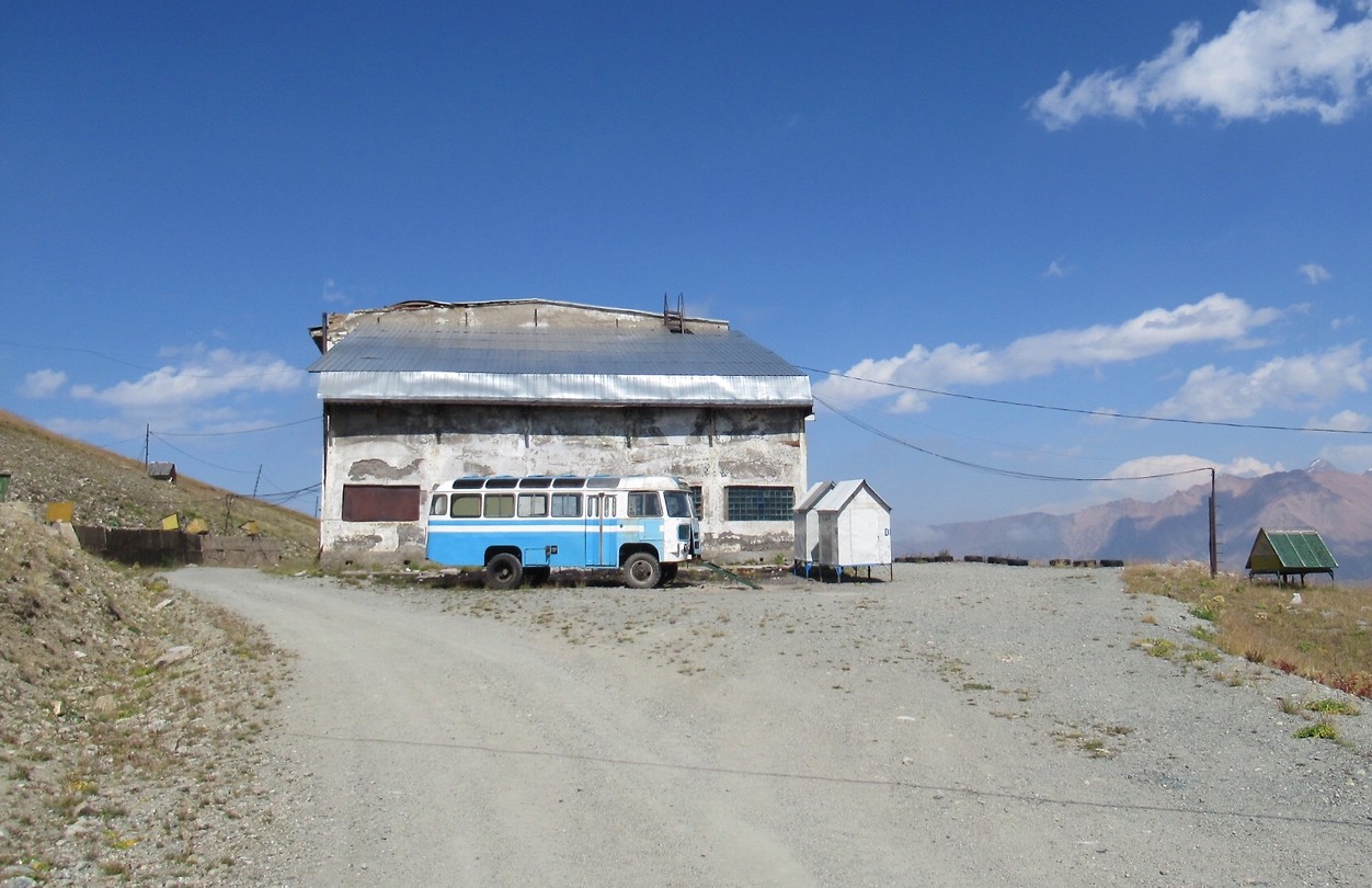 Bus in de bergen