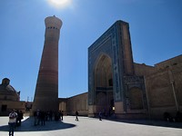 Kalon minaret en moskee
