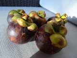 Dit koop ik ,"Mangostin" ( mangosteen in het Nederlands )