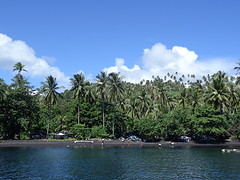 Makawide , black sand .