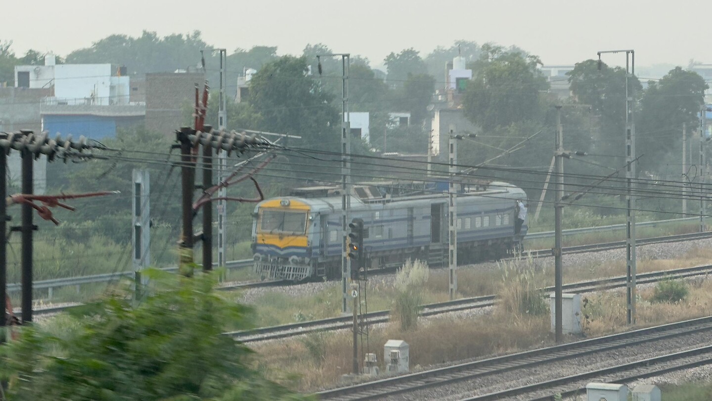 1000057429