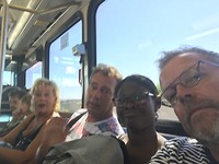 Blije eieren in een bus