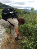 Veters dichtknopen op weg naar waterval