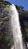 Hoge waterval in Milford Sound
