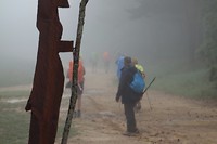 Regen of niet, een pelgrim moet verder.