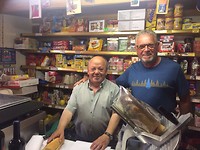 Enig winkel in het dorp