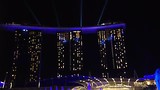 Vervolg lichtshow Marine Bay op het water.