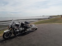 Guzzi bij de Eems.