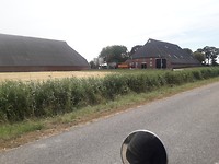 Eterniet op de daken van de boerenschuren.