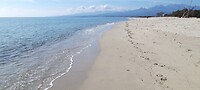 Strandwandeling langs de mooie ruige kust