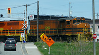 Spoorwegovergang onderweg in Ontario