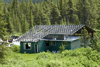 En restanten van een verlaten huis in Cassiar