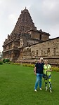Poserend voor de driver voor Gangaikondaan temple