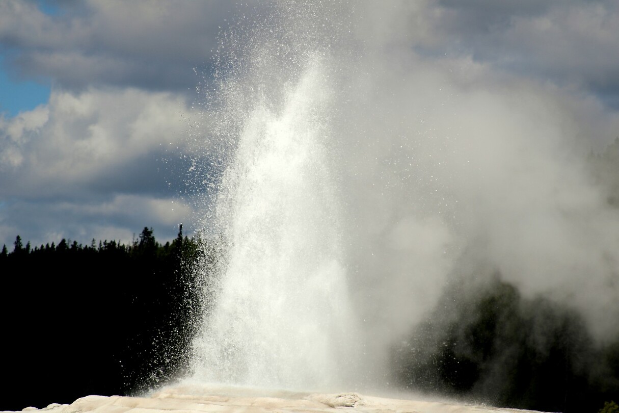 Old Faithfull erupts