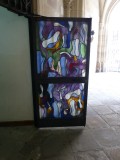 Deur van glas in lood in een kerk