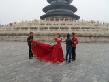 Voordat je trouwt maak je de foto reportage! En meestal in het rood, de kleur van de liefde