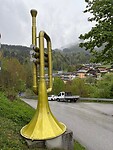 De grote trompet vlakbij de muziekfirma