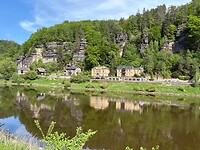 Zicht op de overkant van de Elbe