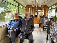 Pa en moe gaan naar de speeltuin toe