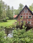 Een waterrad met ijzeren schoepen.