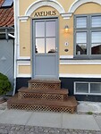 Een gietijzeren stoep in Store Hellinge.