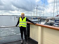 Veerman op de veerpont.