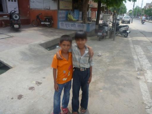 2 jongens die graag op de foto wilden!